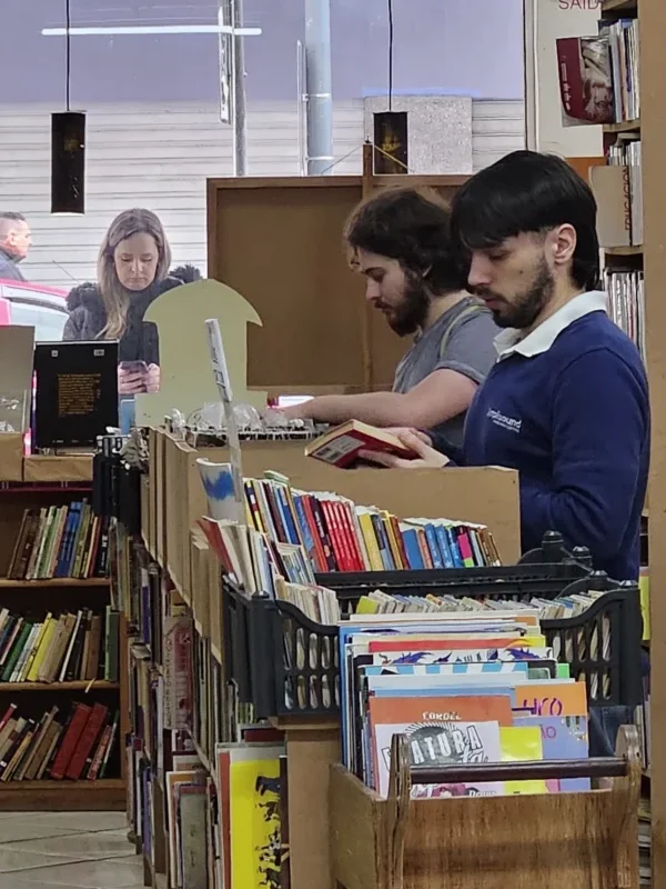 Lojas de beleza, festas e fantasias, música, livros e armarinhos ocupam ruas e viram referência para consumidores